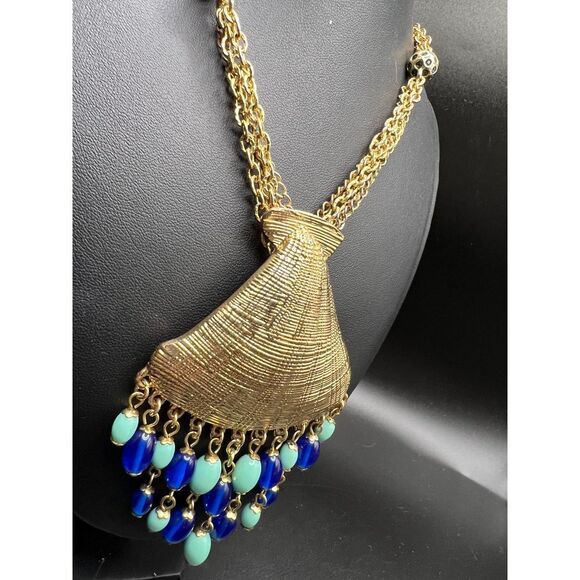 Lilly Pulitzer Bombshell Necklace - Picture 2 of 7